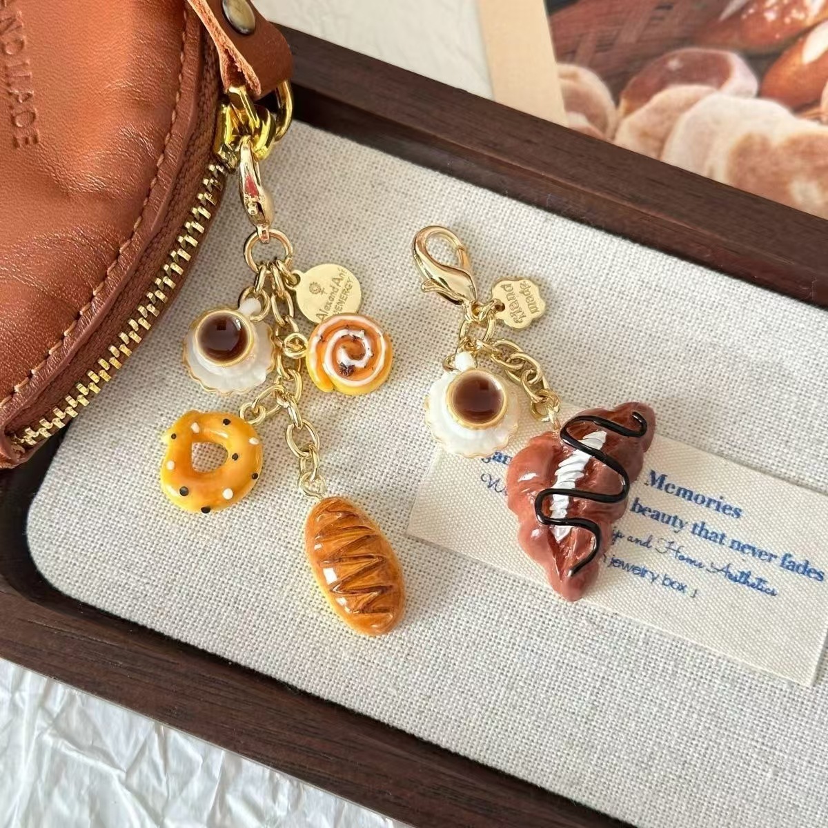 Food Zinc - Croissant and Coffee Design Resin Keychain