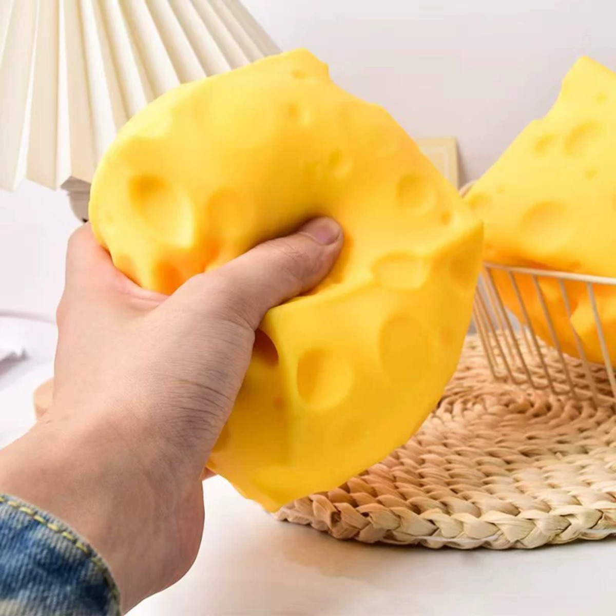 Cheese Stress Ball Squishy Toy - Food & Snacks Coloring Book Bold & Easy Designs For Adults And Kids Bold & Easy Coloring Books recension och pris